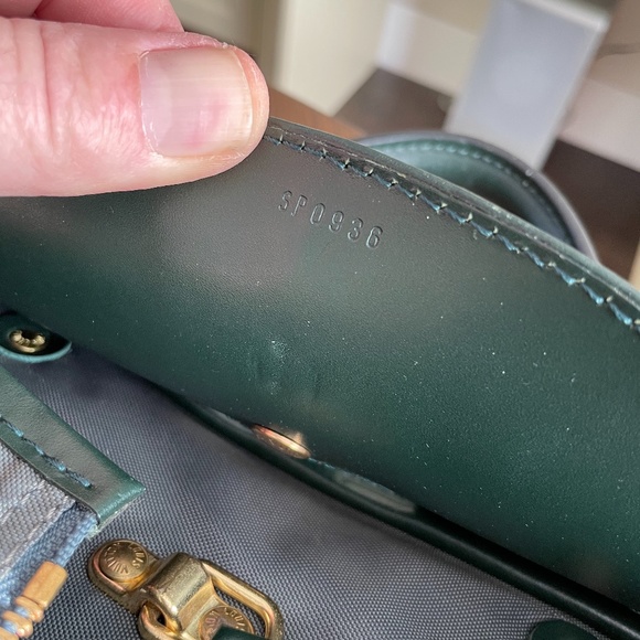 NOW AVAILABLE!! Louis Vuitton Green Taiga Kendall Garment Bag - Picture 9 of 15